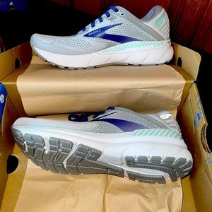 Brooks Adrenaline GTS 22’s Womans